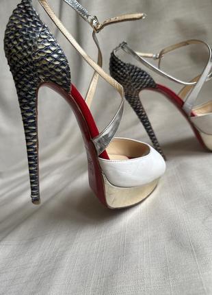 Christian louboutin босоніжки