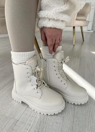 Зимние женские ботинки бежевые