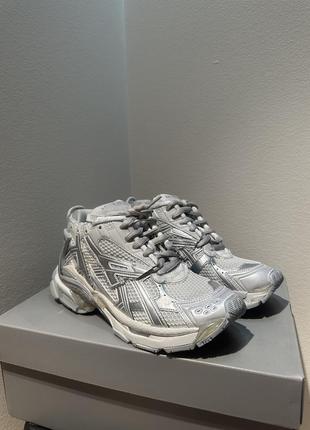 Белые кроссовки balenciaga runner