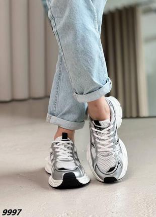 Белые серебряные женские спортивные кроссовки тканые текстильные на утолщенной подошве кроссовки в спортивном стиле4 фото