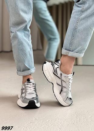 Белые серебряные женские спортивные кроссовки тканые текстильные на утолщенной подошве кроссовки в спортивном стиле10 фото
