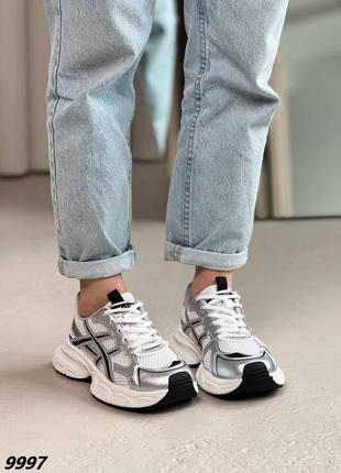 Белые серебряные женские спортивные кроссовки тканые текстильные на утолщенной подошве кроссовки в спортивном стиле2 фото