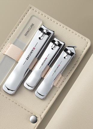 Набір для манікюру та педикюру 4 в 1 у чохлі з еко шкіри, сріблястий / інструменти для нігтів та манікюру