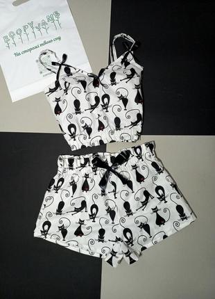 Жіноча бавовняна піжама з майкою та шортами "березневі котики"