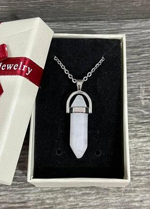 Кулон с натуральным камнем белый кварц кристалл шестигранник на цепочке в подарочной коробочке