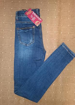 Джинсы женские