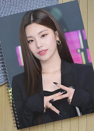 Скетчбук єджі yeji ітзі itzy на пружині 30 аркушів