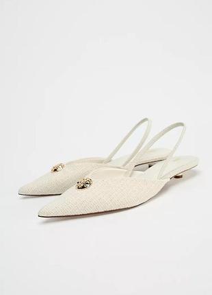 Текстильні туфлі білі з аплікацією zara new