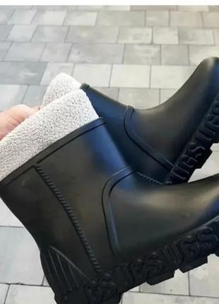 Сапожки из пены (пвх)
вкладка на флісі
отличный выбор на мокрую погоду 
размер 
37-24см
38-24.5см
39-25см
40-25.5см
41-26см