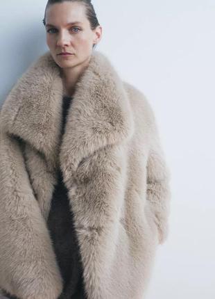 Короткая бежево-серая шубка искусственная zara new