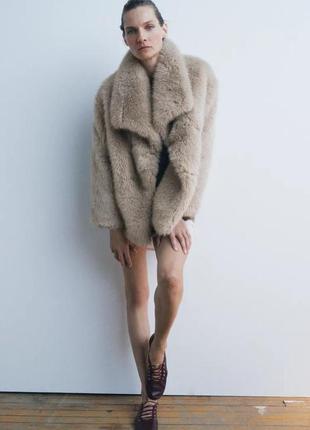 Короткая бежево-серая шубка искусственная zara new