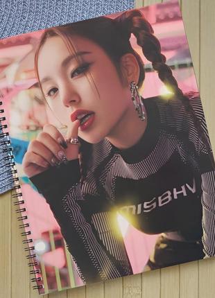 Скетчбук єджі yeji ітзі itzy на пружині 30 аркушів