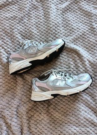 Оригінальні кросівки new balance 530 срібні з рожевим