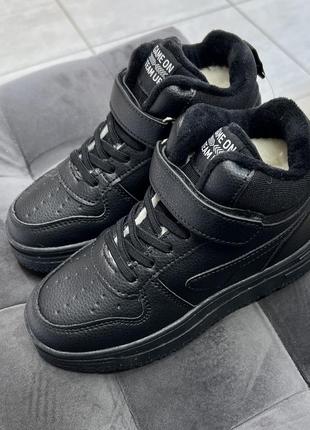 Кросівки(хайтопи) на хутрі, в наявності