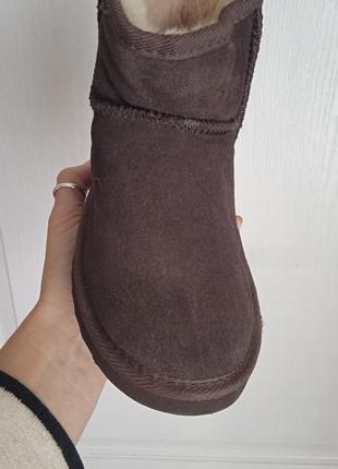 Коротки натуральные сапожки в стиле ugg.