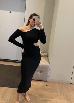 Роскошное эффектное трикотажное платье с вырезами😍