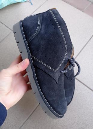 Замшевые ботинки clarks