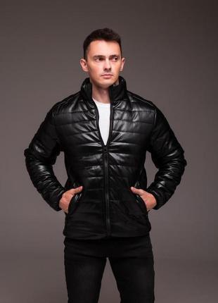 Чоловіча шкіряна куртка утеплена без капюшона