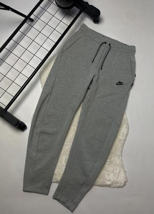 Спортивные штаны nike deliver tech fleece