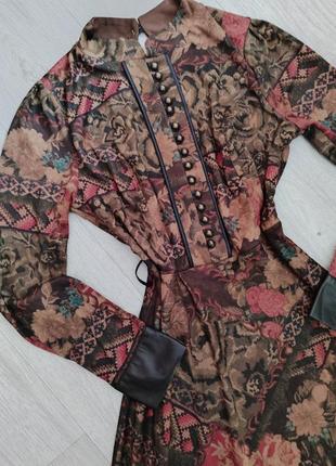 Вінтажна гарна тепла сукня на гудзичках.