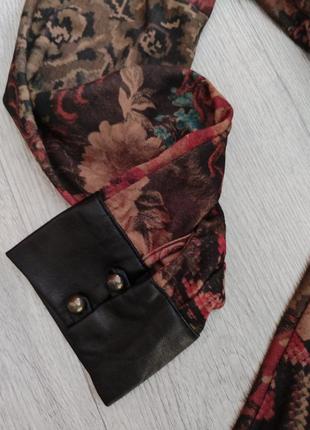 Вінтажна гарна тепла сукня на гудзичках.