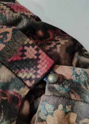 Вінтажна гарна тепла сукня на гудзичках.