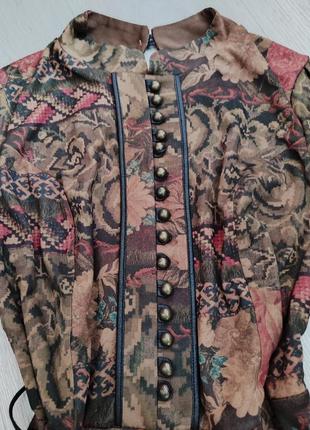 Вінтажна гарна тепла сукня на гудзичках.