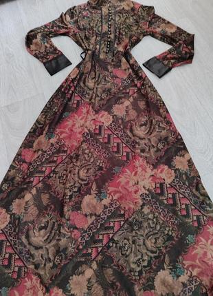 Вінтажна гарна тепла сукня на гудзичках.