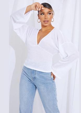 Біла кофта prettylittlething з етикеткою