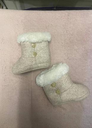 Новенькі пінетки tu