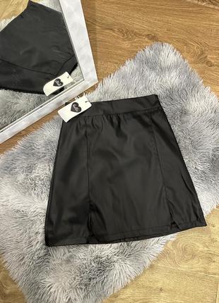 Шкіряна спідниця