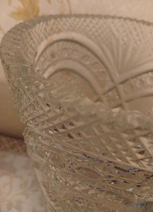 Високая хрустальная ваза
