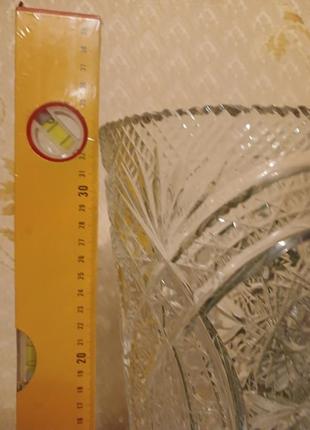 Високая хрустальная ваза