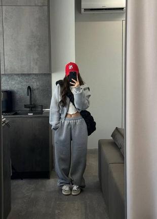 Костюм: худі і штани