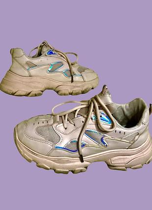 Кроссовки женские