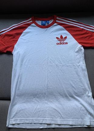 Спортивная мужская футболка adidas