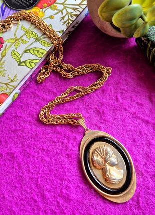 Підвіска-камея avon з джгутом, вінтаж