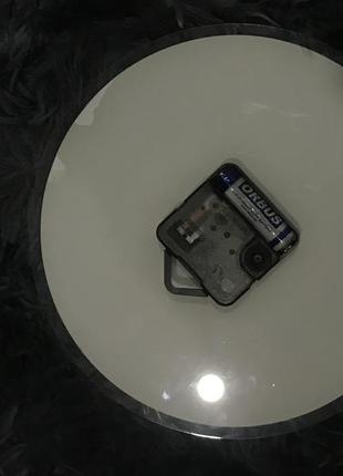 Часы с турецким флагом