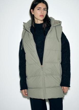 Sale🍁 фисташковый прорезиненый жилет zara с капюшоном s-m