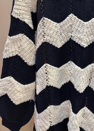 Свитер в наличии.