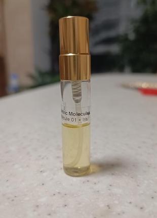 Escentric molecules. molecule 01 + iris