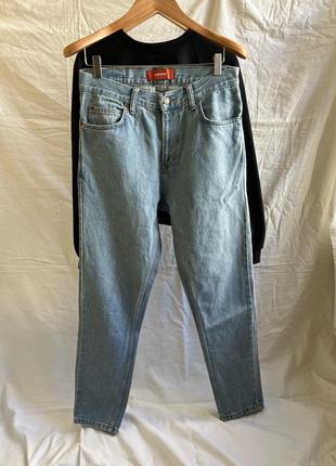 Levi’s mom fit jeans