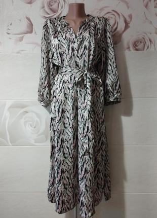 Красиве сатинове плаття wallis