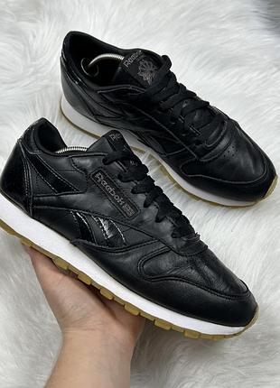 Жіночі оригінальні кросівки reebok