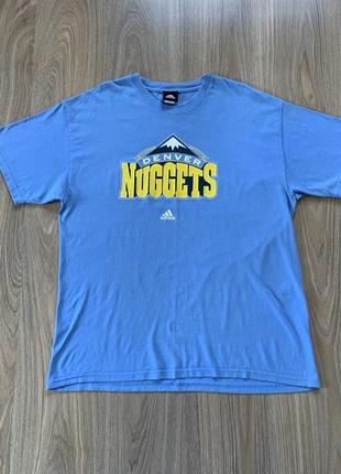 Чоловіча бавовняна футболка adidas з принтом nba denver nuggets