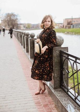 Коричнева жіноча сукня
