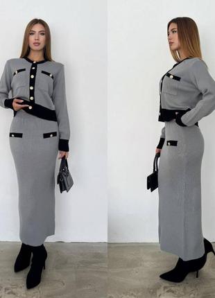 Костюм зі спідницею міді