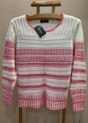 Свитер в наличии.