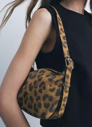 Кожаная лео сумочка на плечо zara new