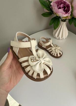 Стильные босоножки